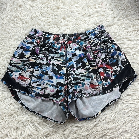 Lululemon Hotty Hot Short II (Long 4") Culture Clash Multi Black / Black - Picture 1 of 7